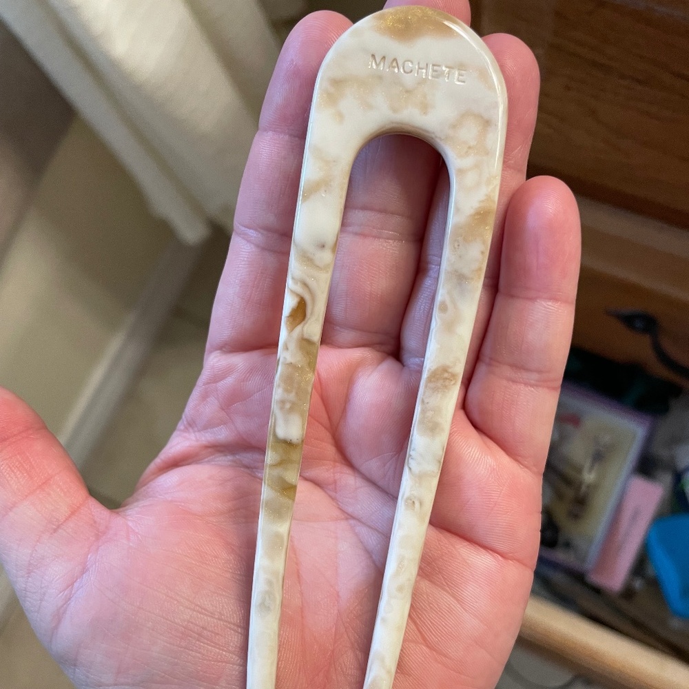 Machete acetate French hair pin